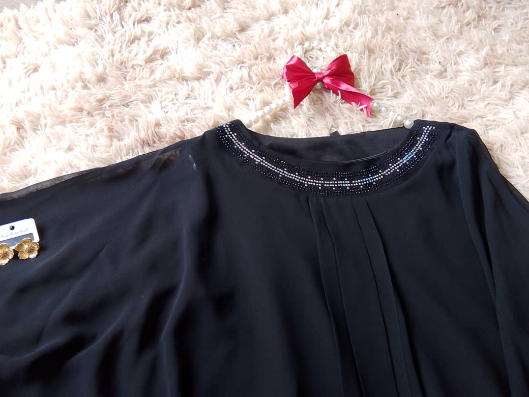 Robe Soirée " Mystère d’Élégance "
